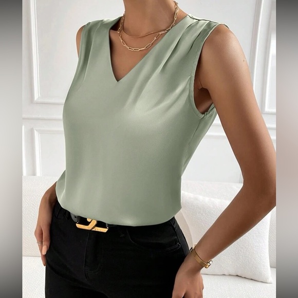 Luxe V neck sleeveless blouse - Picture 5 of 16
